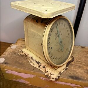 VTG 1940’s American Family Scale 25lb Rustic cream Farmhouse Kitchen Decor Works